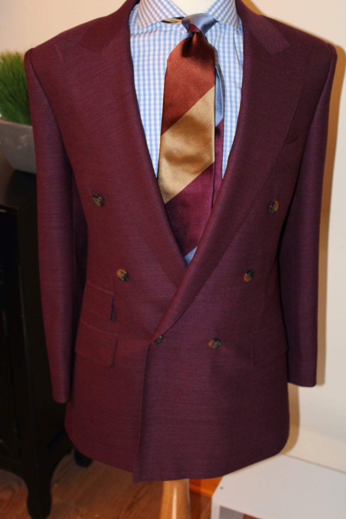 The Advantages of a Silk-Blend Suit